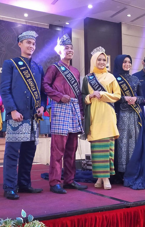 Syahrudin dan Muna Nabilah Duta Bahasa Riau 2020